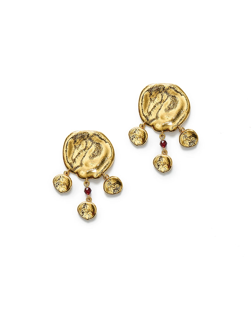 Efektowne, duże, pozłacane kolczyki w stylu boho Dream Catcher o nieregularnej fakturze. Zapinane na sztyft.&nbsp;