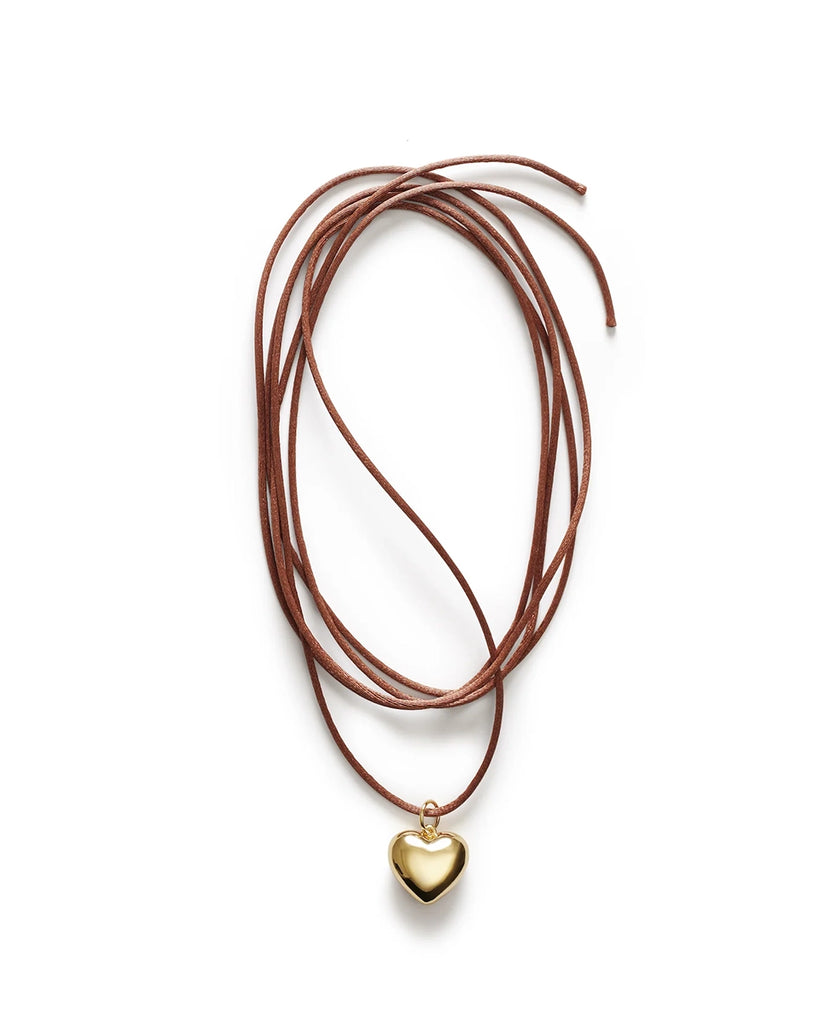 Długi naszyjnik na cienkim sznurku z pozłacaną zawieszką w kształcie serca Heart on a String Anni Lu