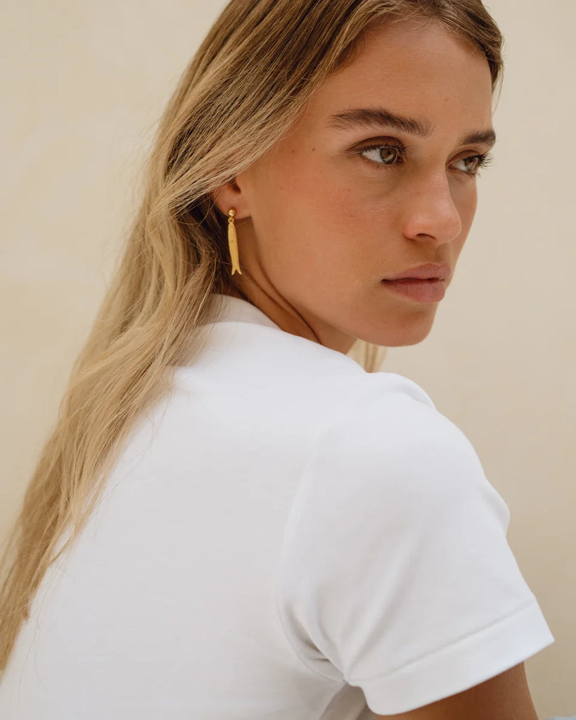 Pozłacane wiszące kolczyki Hippie Fish ANNI LU z zawieszkami w kształcie uroczych rybek. Zapinane na sztyft. 