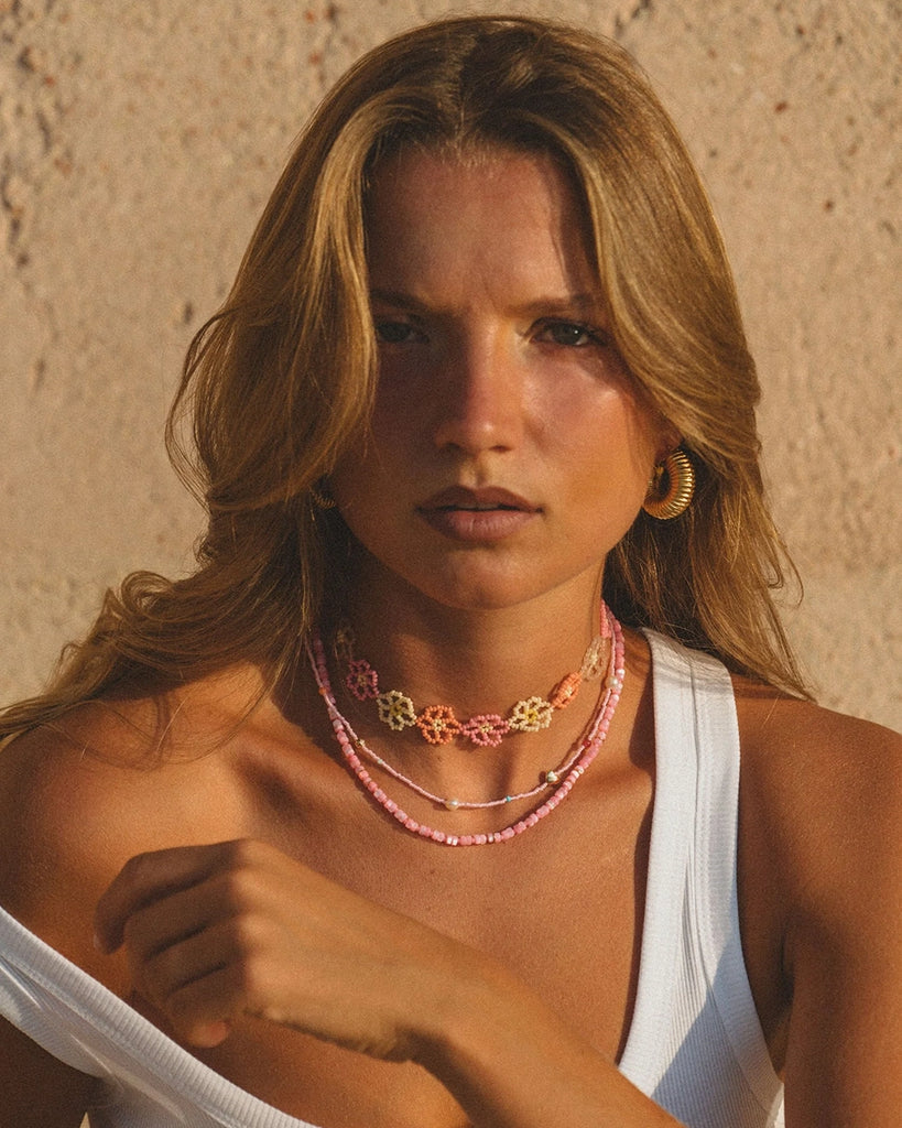 Grube, okrągłe kolczyki Ripple ANNI LU o pięknym, falistym wykończeniu. Posiadają angielskie zapięcie. 