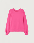 Luźna, bawełniana bluza ATU03 Girly francuskiej marki American Vintage z długimi, raglanowymi rękawami i okrągłym dekoltem. Wykończona ściągaczami. Wykonana z miękkiej, bawełnianej tkaniny. Jest niezbędnym elementem codziennej garderoby, zaprojektowana z myślą o całorocznym noszeniu.