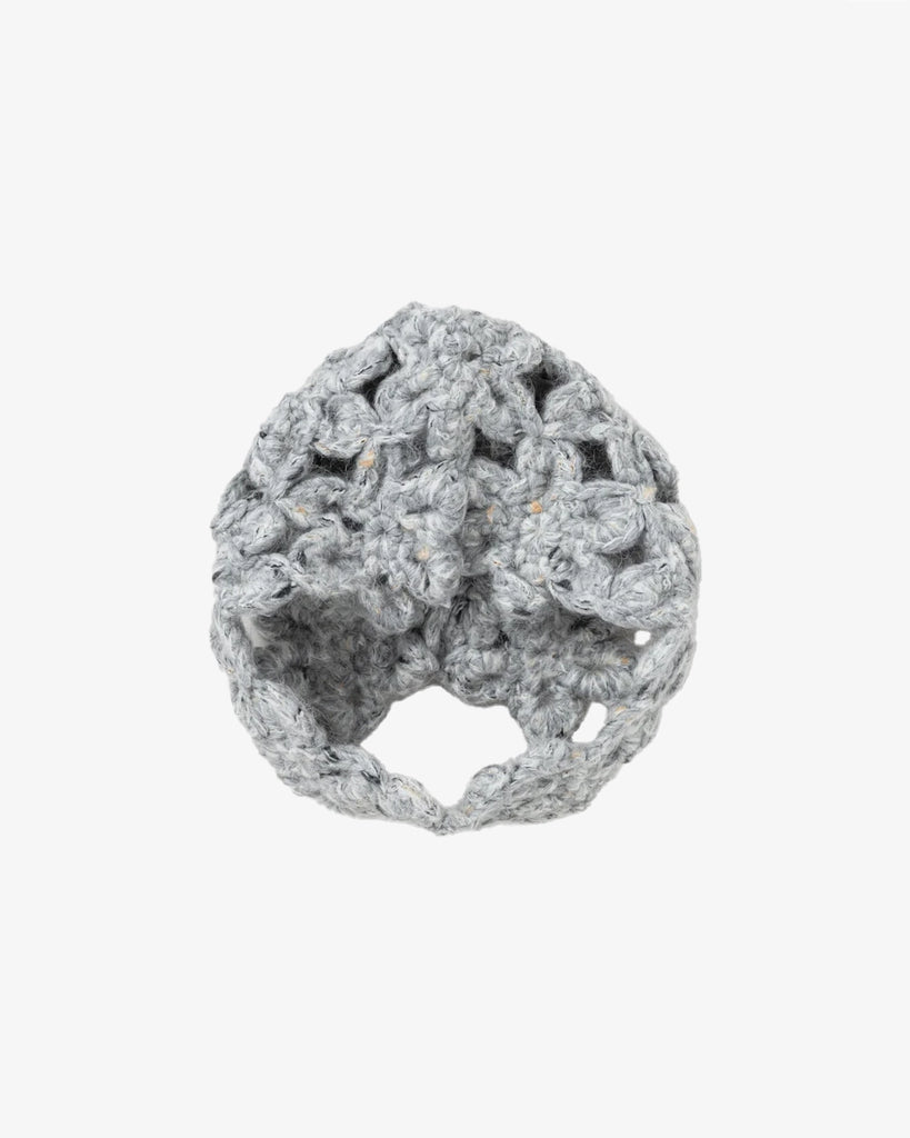 Gruba, dziergana, ażurowa bonetka Alpaca Crochet Bonnet GANNI wykonana z bardzo miękkiej dzianiny z wełną i alpaką.