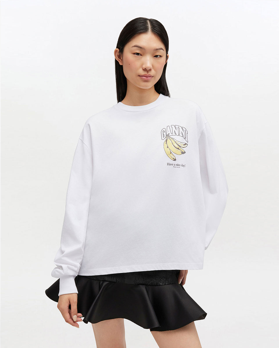 Oversizowy, biały Longsleeve Banana Print GANNI Bright White z nadrukiem banana i logo marki na lewej piersi. Koszulka ma okrągły dekolt i długie rękawy zakończone ściągaczami. Wykonana z bawełny organicznej.

-Luźny krój

-100% bawełna organiczna

-Zamów w swoim standardowym rozmiarze