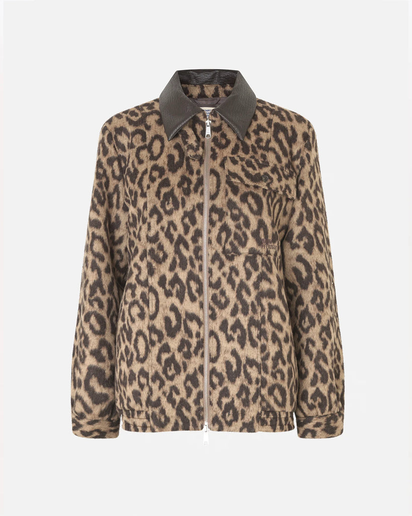 Luźna kurtka Celine Italian Leopard w odważnym, panterkowym wzorze z kołnierzykiem, długimi rękawami i ściąganym dołem. Posiada kieszeń naszywaną z logo marki na piersi. Zapinana na zamek. Wykonana z mieszanki wełny. Połącz ją z jeansami, aby uzyskać swobodny, codzienny look.&nbsp;
