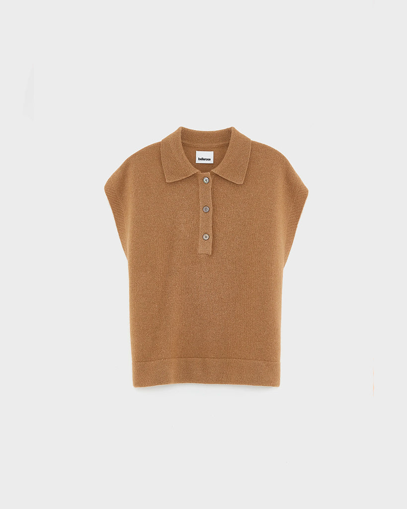 Oversizowa, dzianinowa kamizelka Ameson Bellerose o prostym kroju. Posiada kołnierzyk. Pod szyją zapinana za pomocą guzików. Wykonana z miękkiej dzianiny z wełną.