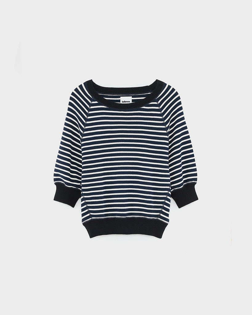 Luźny, minimalistyczny sweter Anglet Bellerose z okrągłym dekoltem i reglanowymi rękawami 3/4. Posiada prosty krój. Wykończony ściągaczami.