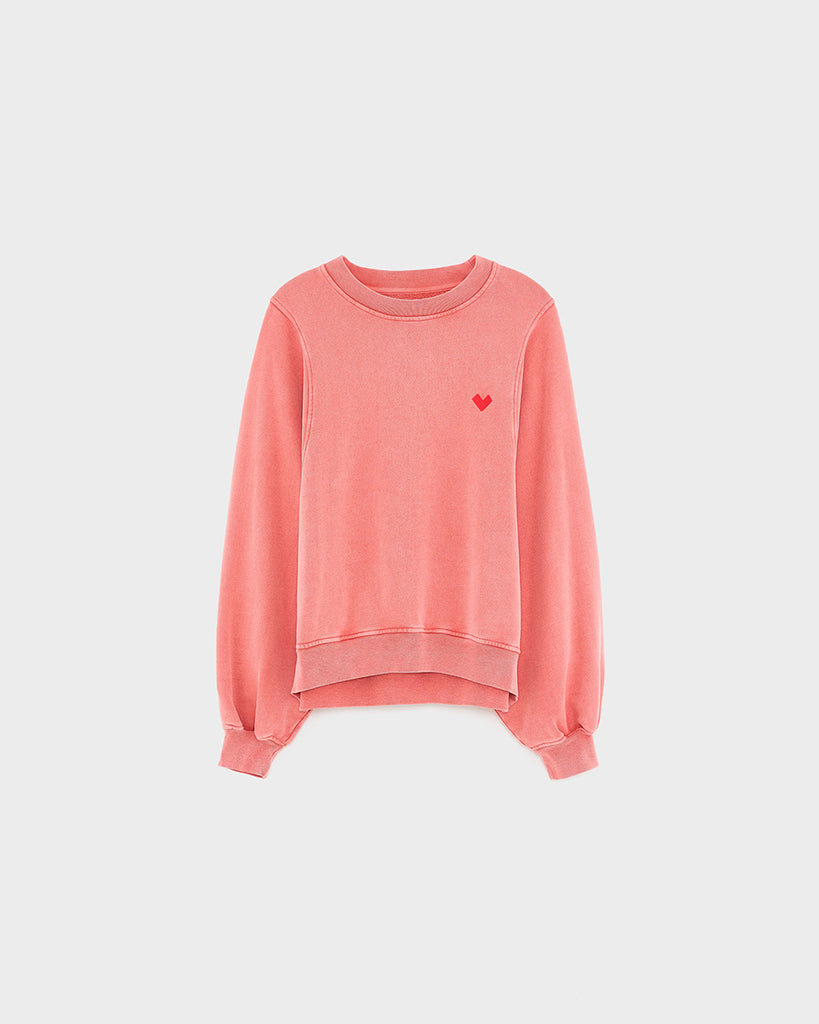 Luźna, różowa bluza Filosa Bellerose z okrągłym dekoltem i szerokimi rękawami. Wykończona ściągaczami. Nad lewą piersią posiada niewielkie, haftowane logo marki. 