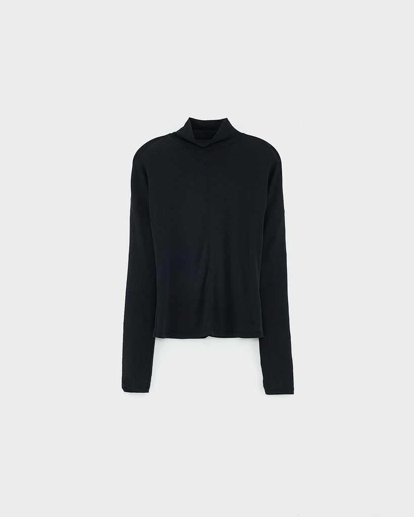 Cienki golf Flawy Bellerose o przylegającym fasonie i prostym kroju. Posiada długie, wąskie rękawy oraz gruby szew z przodu i na plecach. Idealny do warstwowych stylizacji i do szerokich spodni z wysokim stanem.