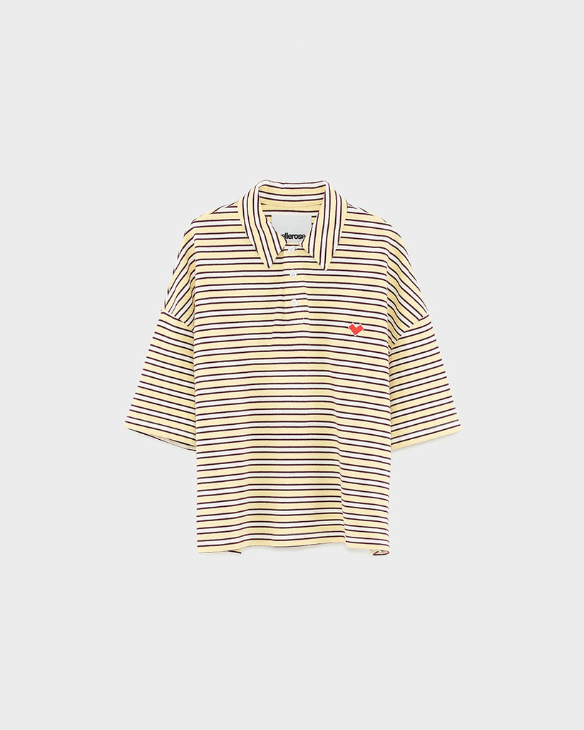 Luźna, pudełkowa koszulka polo Foolo Bellerose w paski. Posiada kołnierzyk, opadające ramiona i krótki, szeroki rękaw o długości do łokci. Pod szyją zapinana na guziki.