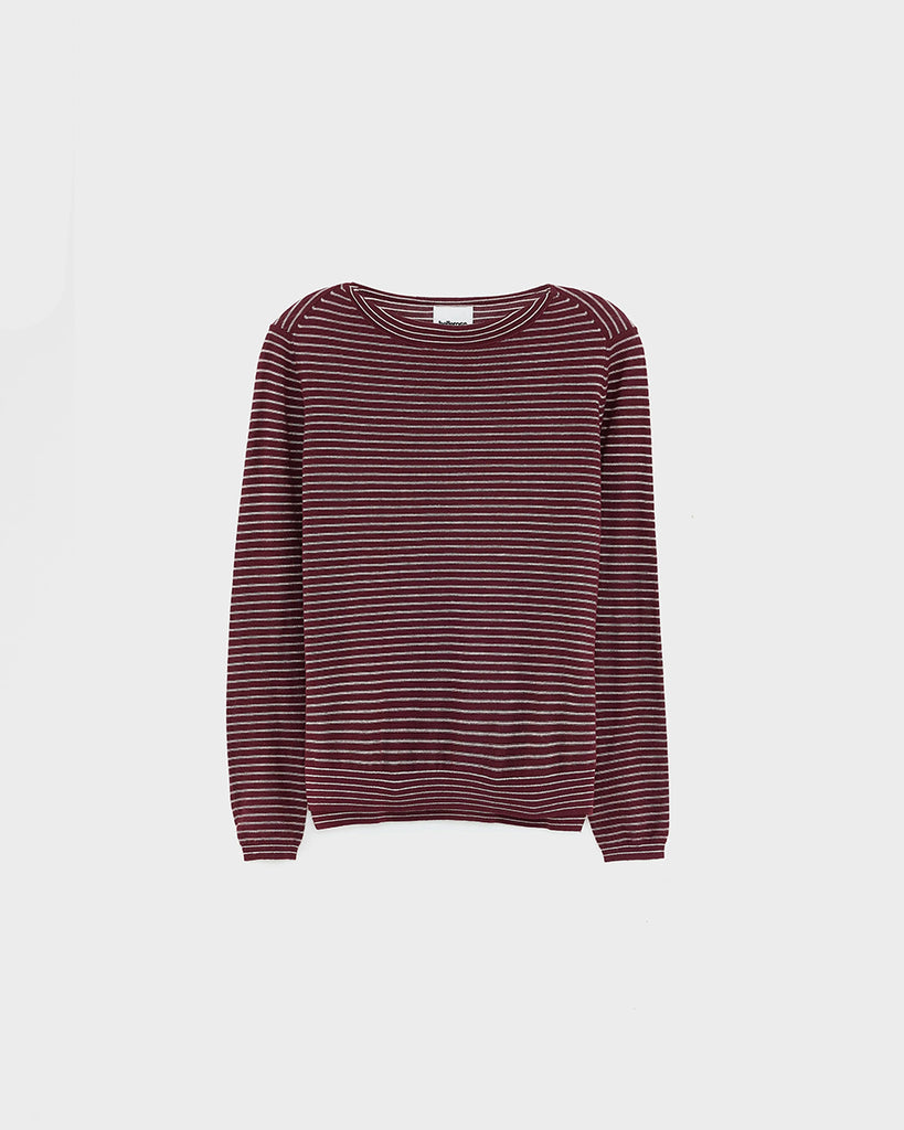 Cienki sweter w cienkie paski Gop Bellerose o luźnym fasonie i prostym kroju. Posiada dekolt w formie łódki i długie, wąskie rękawy. 