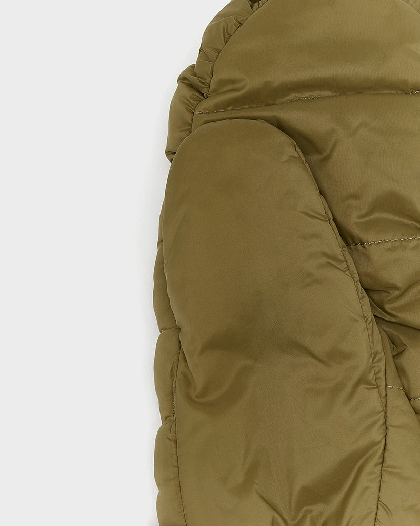 Puchowe, pikowane rękawiczki Hanimo Bellerose z jednym palcem. Posiadają długie, kolorowe sznurki, dzięki którym nigdy ich nie zgubisz.