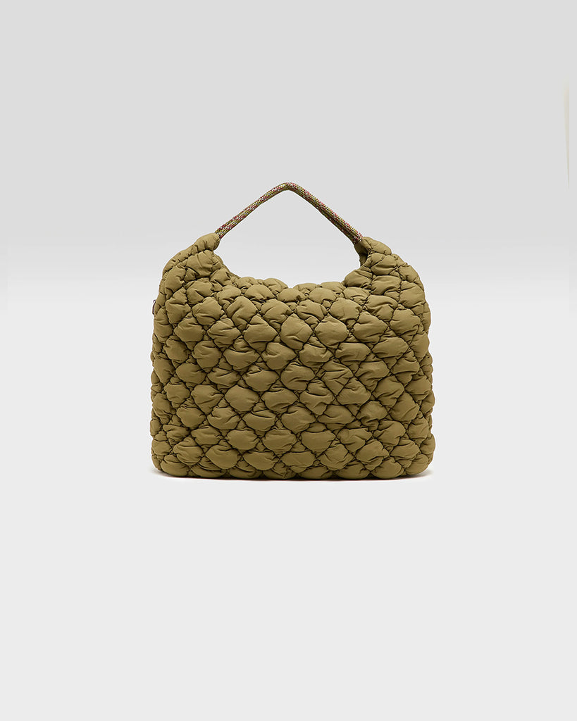 Duża, pikowana, dwustronna torba Hela Bellerose z dwoma paskami - szerokim, długim, odpinanym fioletowym oraz krótszą rączką ze sznurka. 