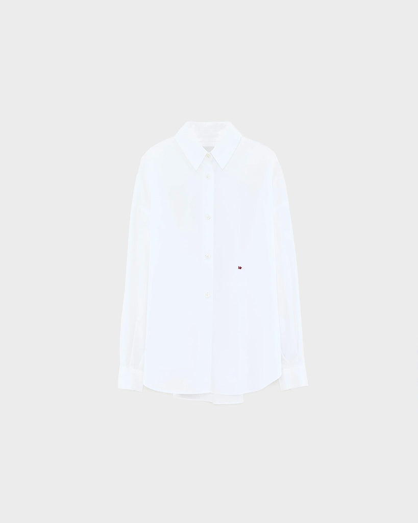 Biała, oversizowa koszula w cienkie prążki Gillian Bellerose z opadającymi ramionami i szerokimi rękawami zakończonymi wąskimi mankietami. Zapinana na guziki.