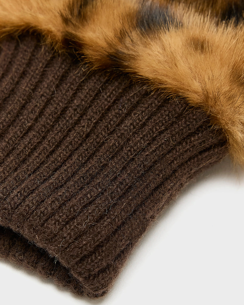 Puszyste rękawiczki Madina Bellerose z jednym palcem ze sztucznego futra w lamparci print z i naturalnej skóry. Wykończone dzianinowym ściągaczem.