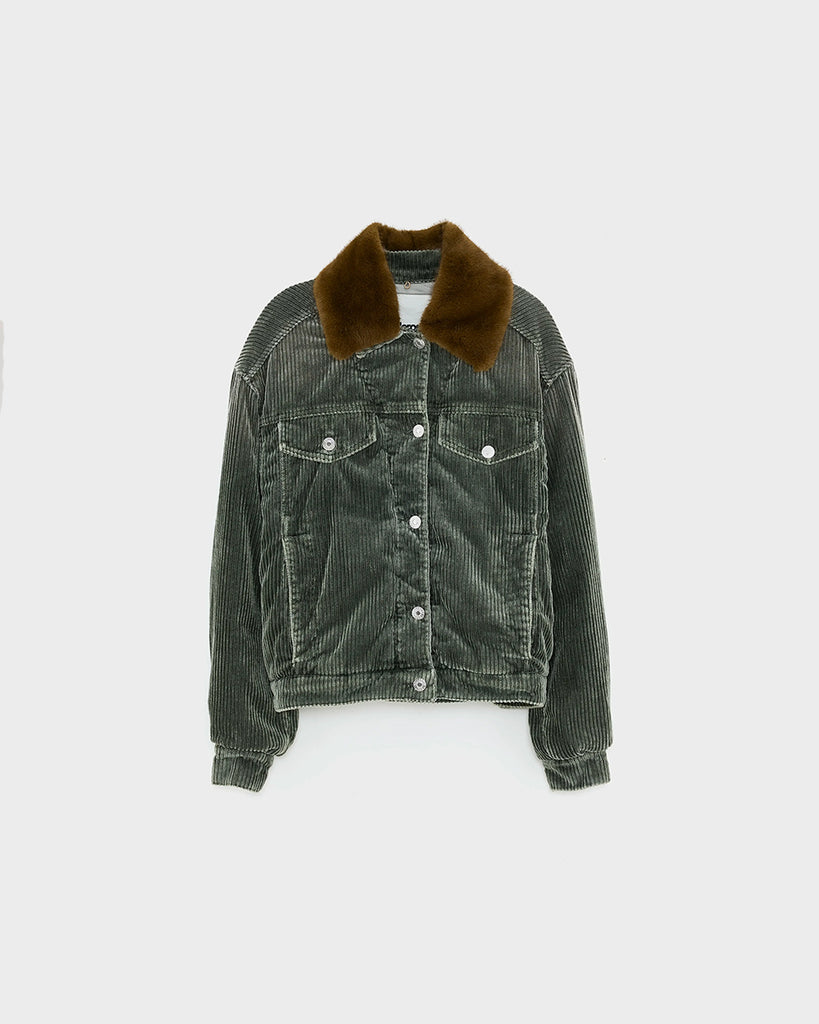 Oversizowa, gruba katana ze sztruksu Payne Bellerose z kołnierzykiem obszytym sztucznym futrem. Kurtka ma prosty krój. Zapinana na guziki. Posiada dwie kieszonki z klapkami i dwie, boczne kieszenie.