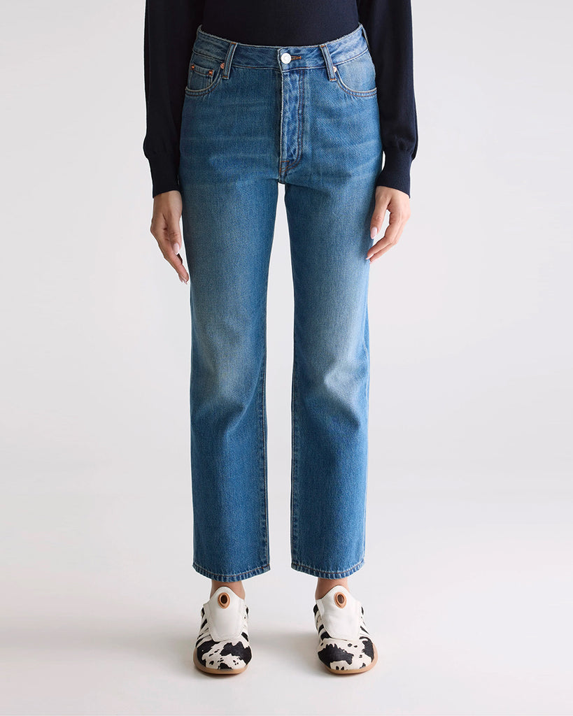 Luźne, niebieskie jeasny 34/Popeye Bellerose z przetarciami ze średnim stanem i prostą, lekko skróconą nogawką. Wykonane ze sztywnego denimu.