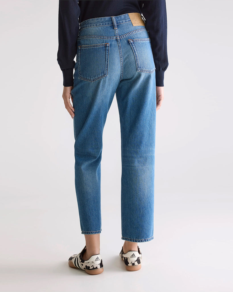 Luźne, niebieskie jeasny 34/Popeye Bellerose z przetarciami ze średnim stanem i prostą, lekko skróconą nogawką. Wykonane ze sztywnego denimu.