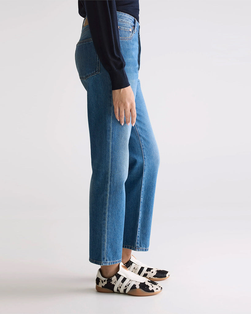 Luźne, niebieskie jeasny 34/Popeye Bellerose z przetarciami ze średnim stanem i prostą, lekko skróconą nogawką. Wykonane ze sztywnego denimu.