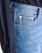 Luźne, niebieskie jeasny 34/Popeye Bellerose z przetarciami ze średnim stanem i prostą, lekko skróconą nogawką. Wykonane ze sztywnego denimu.