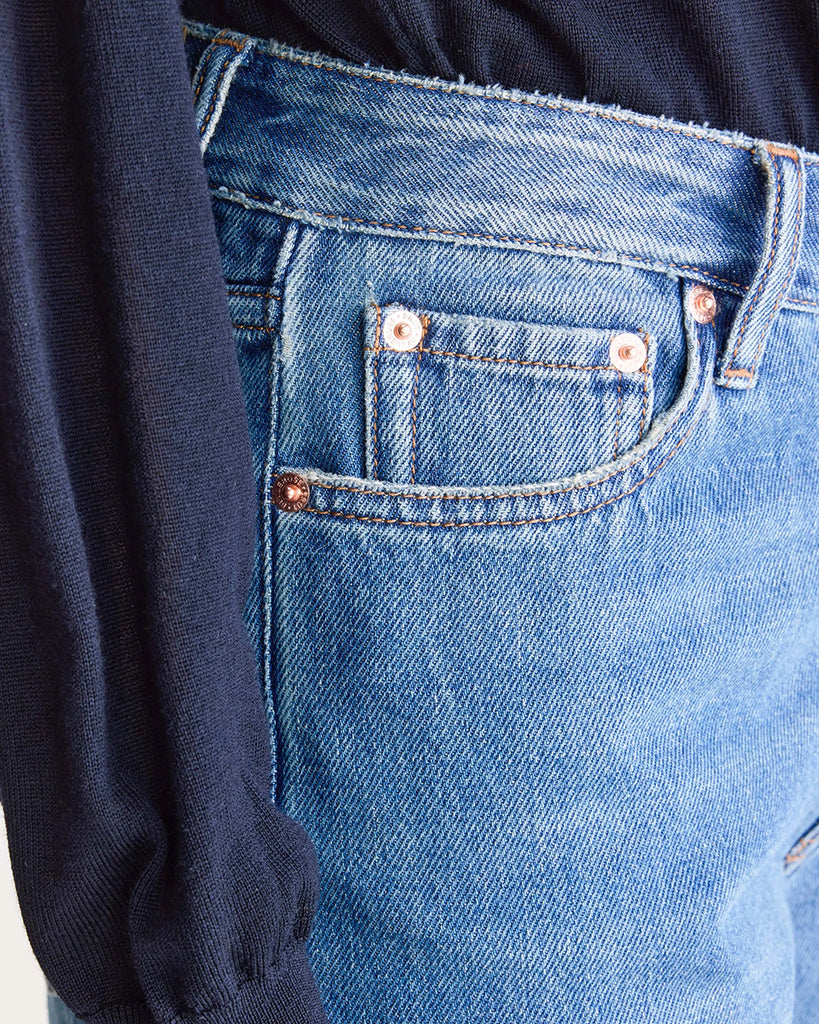 Luźne, niebieskie jeasny 34/Popeye Bellerose z przetarciami ze średnim stanem i prostą, lekko skróconą nogawką. Wykonane ze sztywnego denimu.