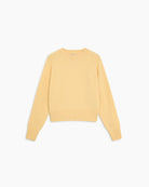 Jasny, pastelowy sweter Breeze TNS Sunlight o klasycznym, prostym kroju z okrągłym dekoltem wykończonym delikatnym ściągaczem. Posiada długie, nieco luźniejsze rękawy, które przy nadgarstkach przechodzą w szerokie ściągacze. Dół ma nieco krótszą długość, sięgającą do okolic pasa, co sprawia, że świetnie komponuje się z ciemnymi, szerokimi spodniami z wysokim stanem. Wykonany z mieszanki wełny merino i kaszmiru.

-Okrągły dekolt

-Wykończony ściągaczami&nbsp;

-Miękka tkanina z wełną merino i kaszmirem