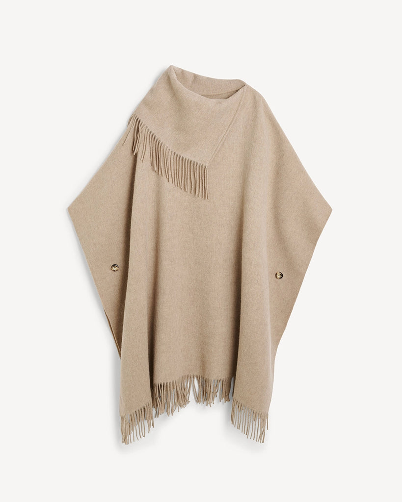 Oversizowe, dzianinowe ponczo Turlo By Malene Birger. Wykończone długimi frędzlami. 