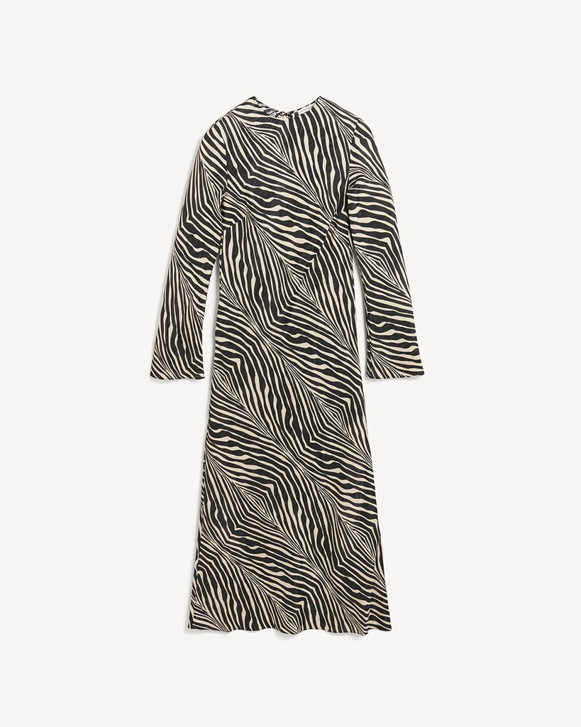 Zwiewna sukienka maxi Parise By Malene Birger w print w zebrę z długim rękawem rozszerzanym przy nadgarstkach. Posiada okrągły dekolt i efektowne wycięcie na plecach. 