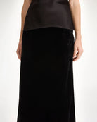 Elegancki, czarny top w bieliźnianym stylu Lebba By Malene Birger na cienkich, regulowanych ramiączkach.