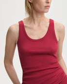 Dopasowany top Dali Rio Red By Malene Birger z bawełny organicznej, z głębokim dekoltem i wyhaftowanym logiem. Idealnie sprawdzi się jako baza każdej stylizacji.

-Dopasowany krój

-Głęboki dekolt

-Zamów top w swoim standardowym rozmiarze