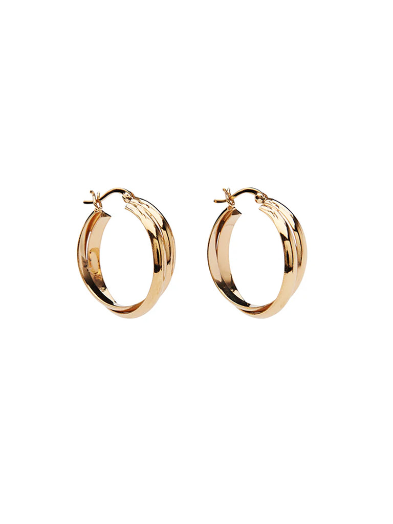 Średniej wielkości, pozłacane, okrągłe kolczyki Carla Pico Copenhagen z angielskim zapięciem.&nbsp;



Ze względów higienicznych kolczyki nie podlegają wymianie ani zwrotom