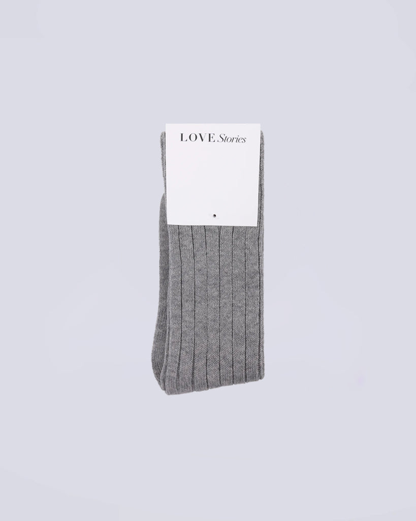 Długie skarpetki Love Stories Quarry w kolorze szarym z logo marki. Wykonane z mieszanki bawełny.&nbsp;