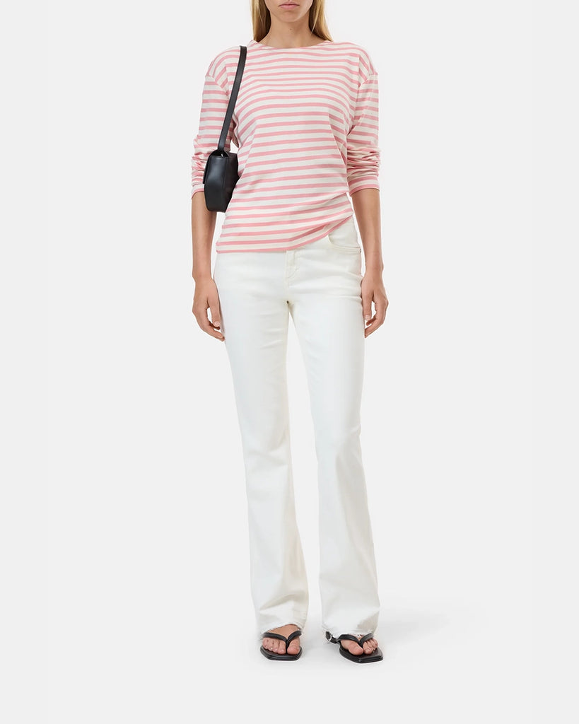 Luźny longsleeve Basic marki CLOSED w różowo-białe paski. Bluzka ma okrągły dekolt, długie rękawy i opadające ramiona
