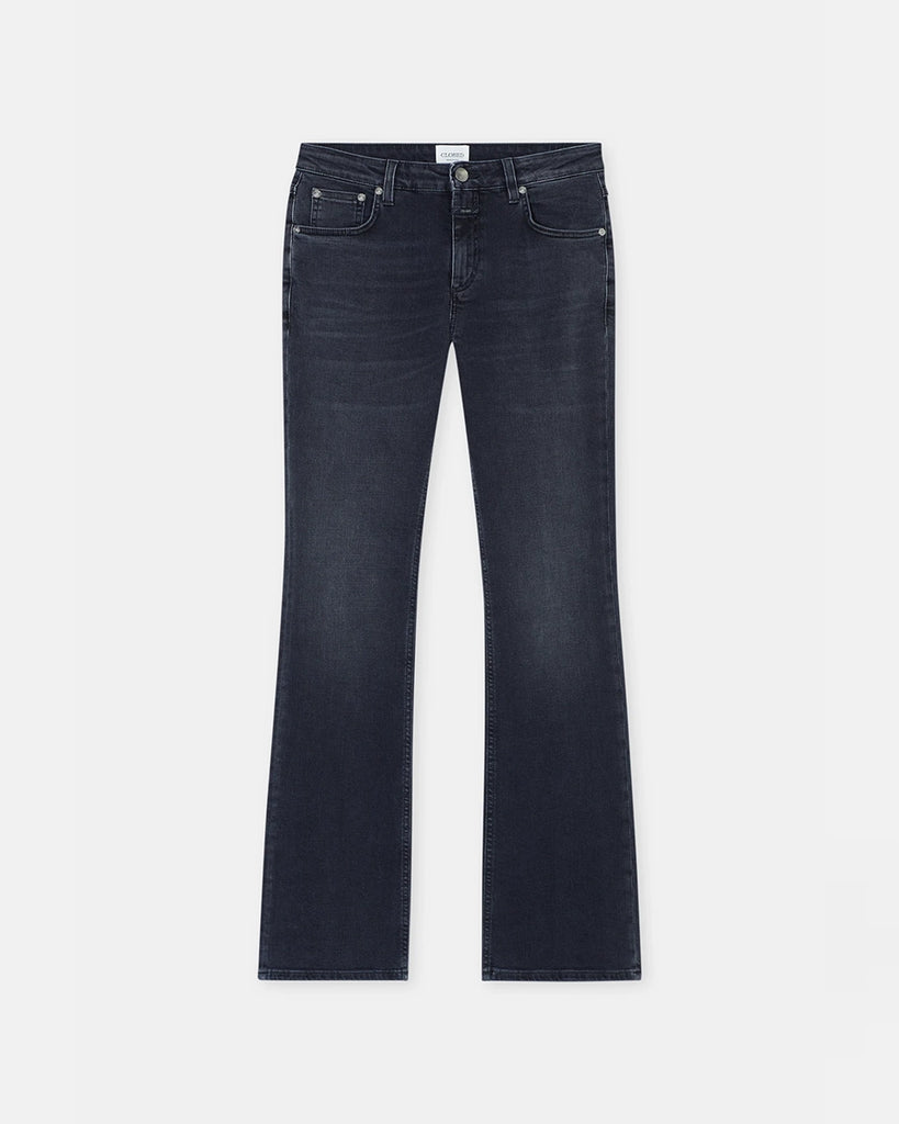 Ciemnoszare jeansy Jovanna CLOSED z niskim stanem i rozszerzaną u dołu nogawką. Przylegające w biodrach i udach. Wykonane z włoskiego denimu ze streczem