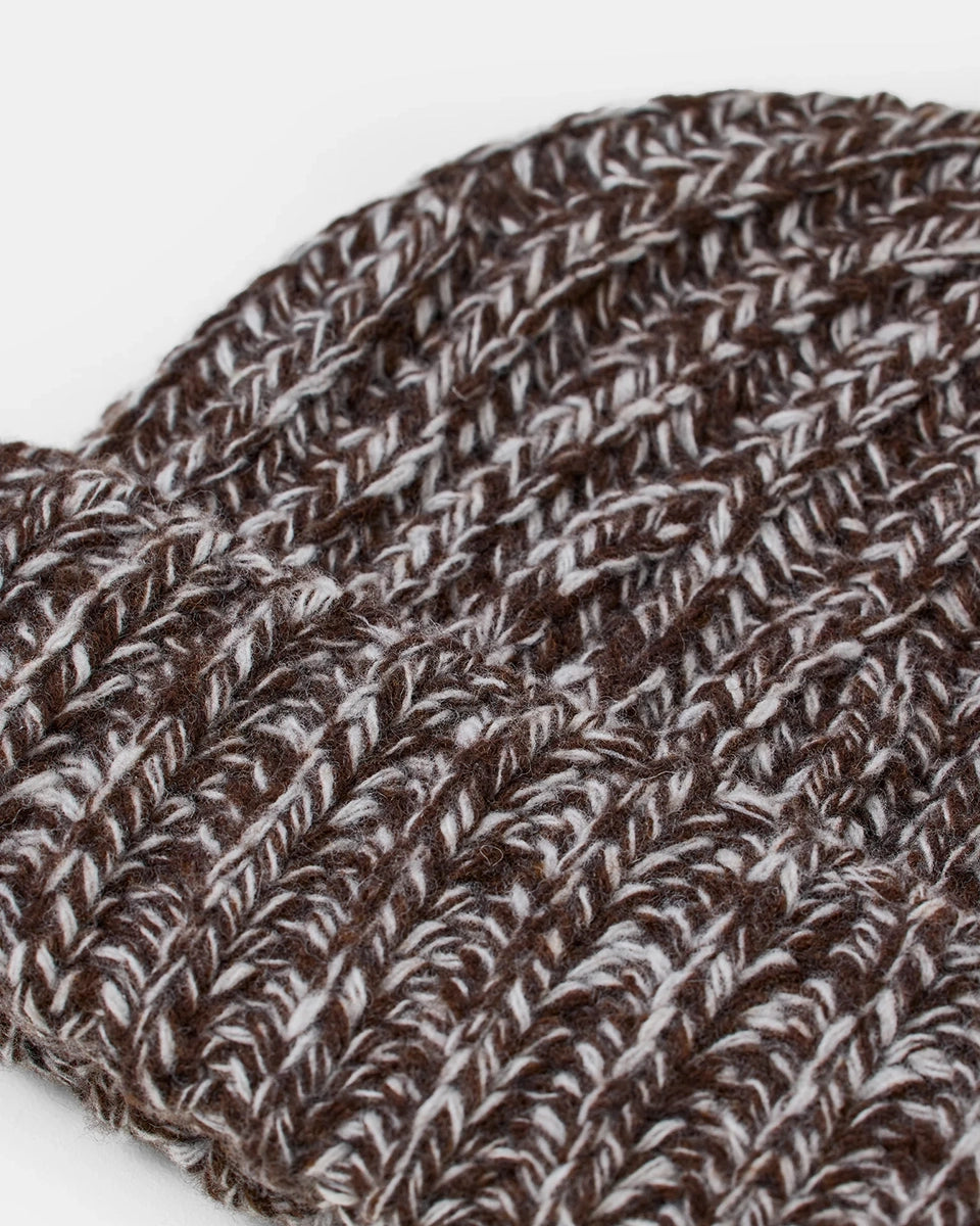 Brązowa, gruba, wywijana czapka beanie Knitted CLOSED z prążkowaną fakturą. Wykonana w 100% z wełny.