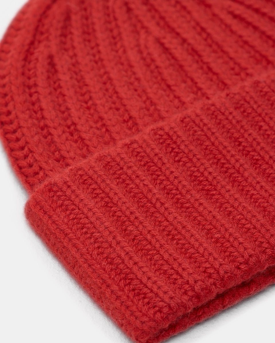 Czerwona, gruba, wywijana czapka beanie Knitted CLOSED z prążkowaną fakturą. Wykonana w 100% z wełny.