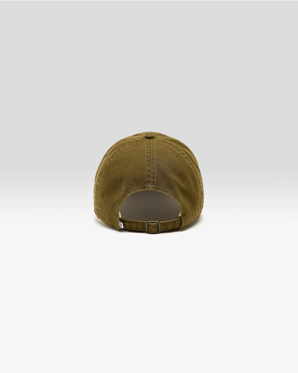 Klasyczna czapka z daszkiem Dacor Military marki BELLEROSE z logo. Regulowana za pomocą paska. Wykonana w 100% z bawełny.