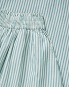 Luźna, maxi spódnica Dagny White/Aqua Stripe SKALL o trapezowym kroju, w paski. Posiada gumkę w pasie oraz kieszenie boczne. Marszczenia pod pasem nadają jej delikatnej objętości. Ma długość do kostek. Wykonana w 100% z bawełny organicznej.&nbsp;

-Obszerny krój&nbsp;

-100% bawełna organiczna&nbsp;

-Wybierz swój standardowy rozmiar