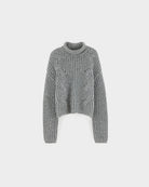 Szary sweter z golfem Deteo Mid Grey marki Bellerose o kroju oversize. Wykonany ściegiem typu "full cardigan", wyróżnia się bardzo grubym splotem ściągaczowym oraz dużymi wzorami warkoczowymi korpusie i rękawach.

-Krój oversize: celowo powiększony fason zapewniający obszerną, luźną sylwetkę

-Golf

-Warkoczowy splot&nbsp;