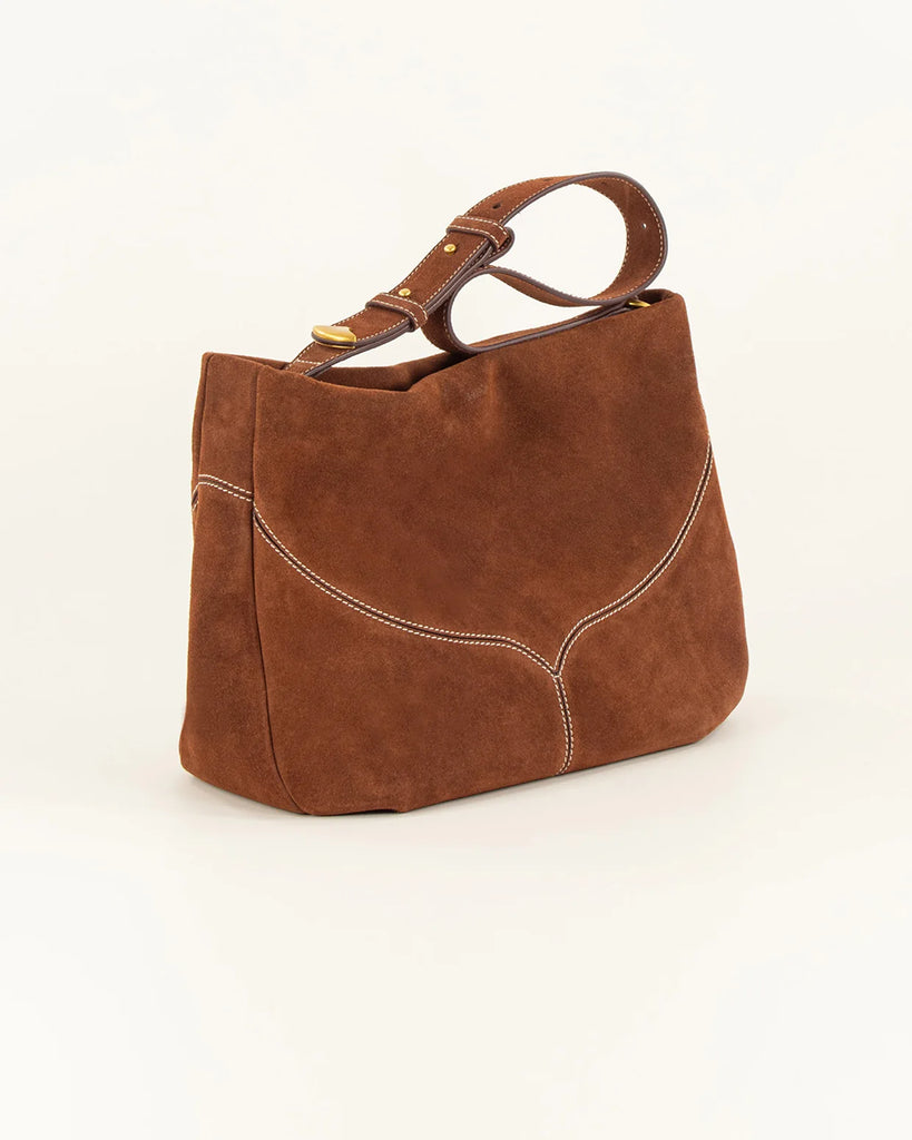 Miękka torba DIVILIO Mahogany marki Sessun typu hobo z zamszu bydlęcego z ozdobnymi przeszyciami. Posiada dużą kieszeń centralną z jedną kieszenią naszywaną. Torba zapinana jest na zamek błyskawiczny.&nbsp;