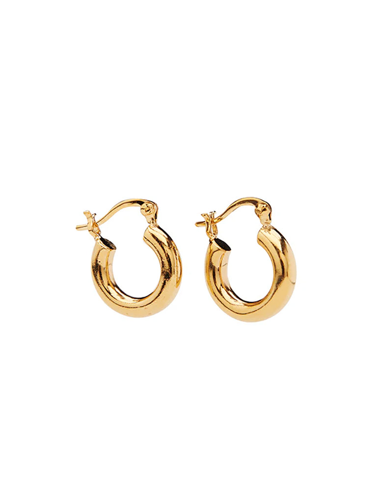 Klasyczne kolczyki kółka Else Gold Pico Copenhagen z angielskim zapięciem.

Bez niklu.

Kolczyki nie podlegają zwrotowi ani wymianie ze względów higienicznych