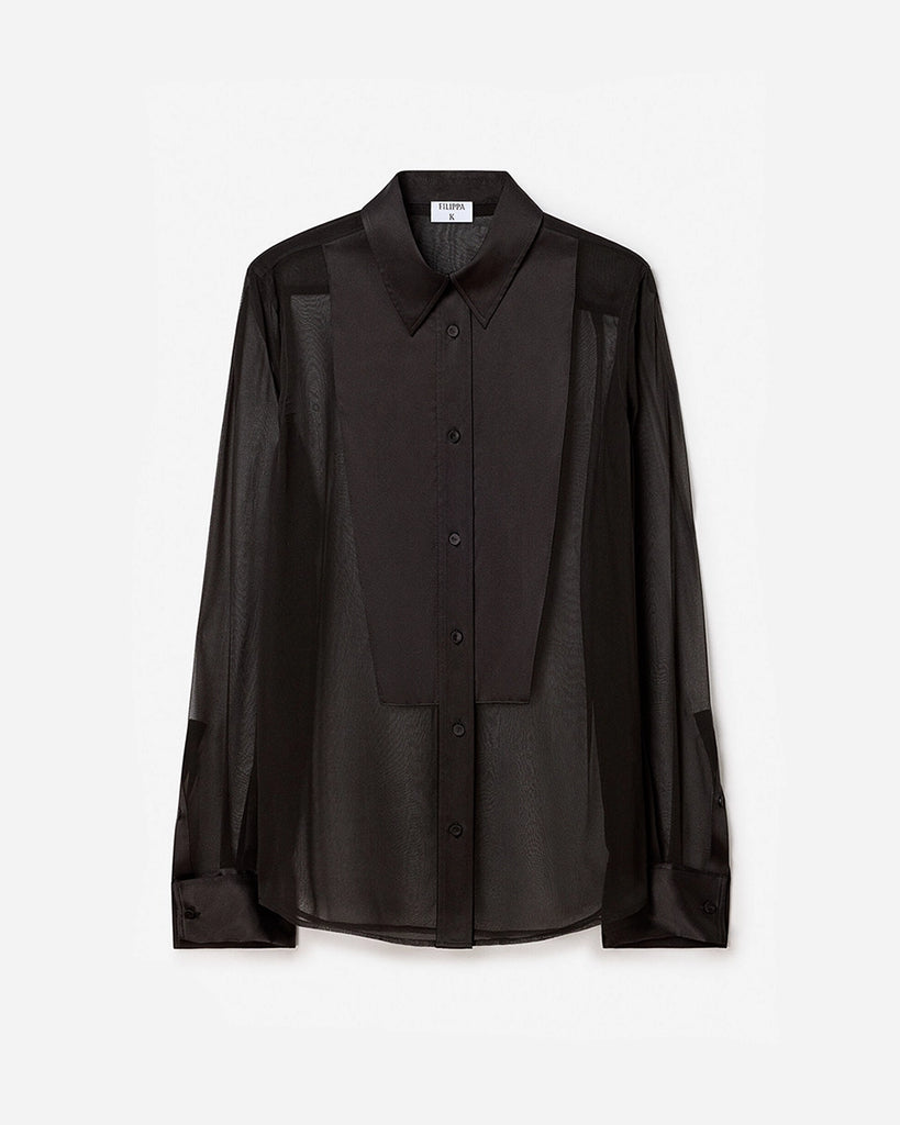 Transparentna, elegancka koszula smokingowa Filippa K z zabudowanym dekoltem i kołnierzykiem. Wykonana z najlepszej jakości jedwabiu. Koszula ma długie rękawy zakończone mankietami. Posiada długość za biodra. 