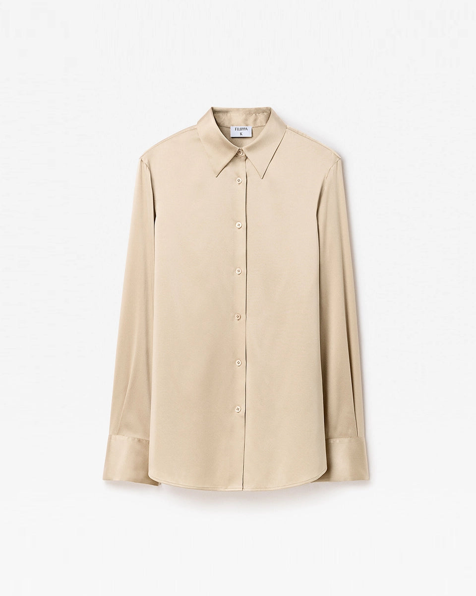 Klasyczna, minimalistyczna koszula Silk FILIPPA K o luźnym fasonie i prostym kroju. Posiada kołnierzyk i jest zapinana na guziki. Wykonana z luksusowego, lekko elastycznego jedwabiu. 