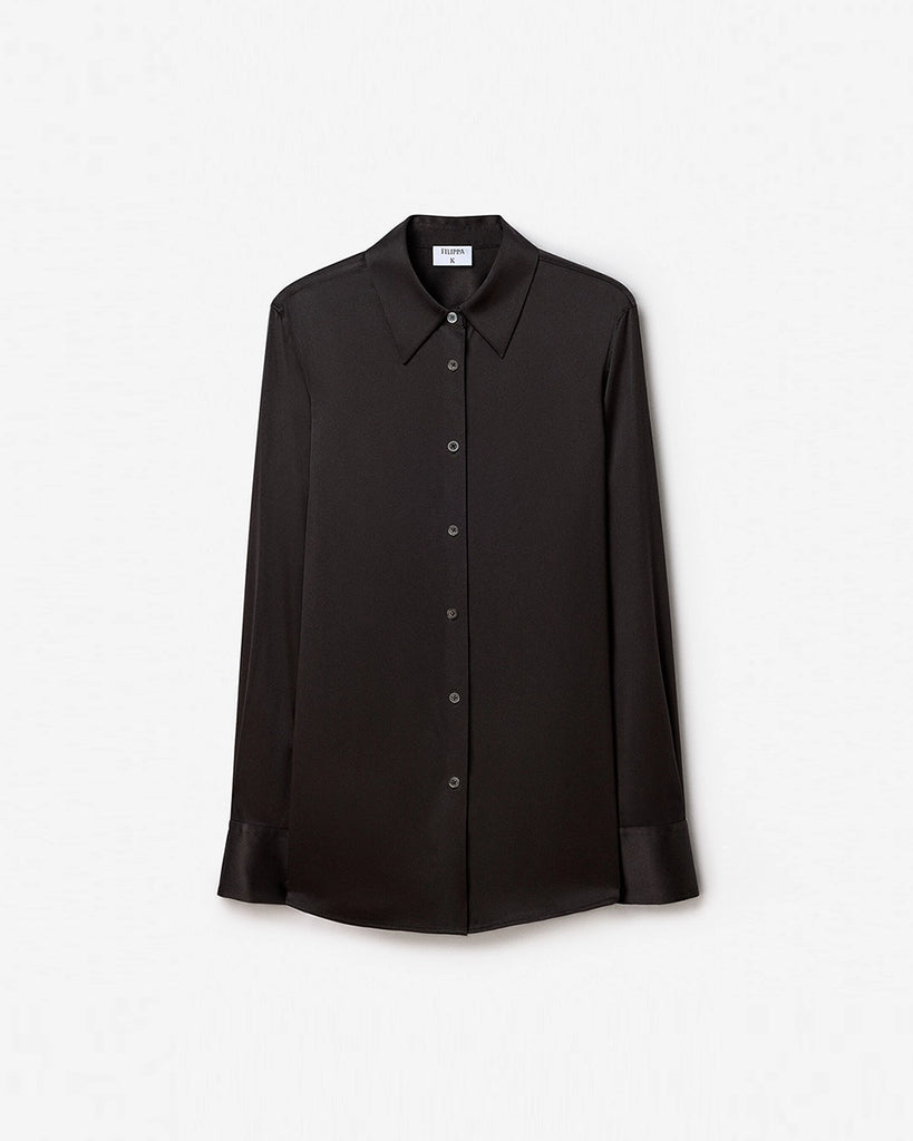 Klasyczna, minimalistyczna koszula Silk FILIPPA K o luźnym fasonie i prostym kroju. Posiada kołnierzyk i jest zapinana na guziki. Wykonana z luksusowego, lekko elastycznego jedwabiu.