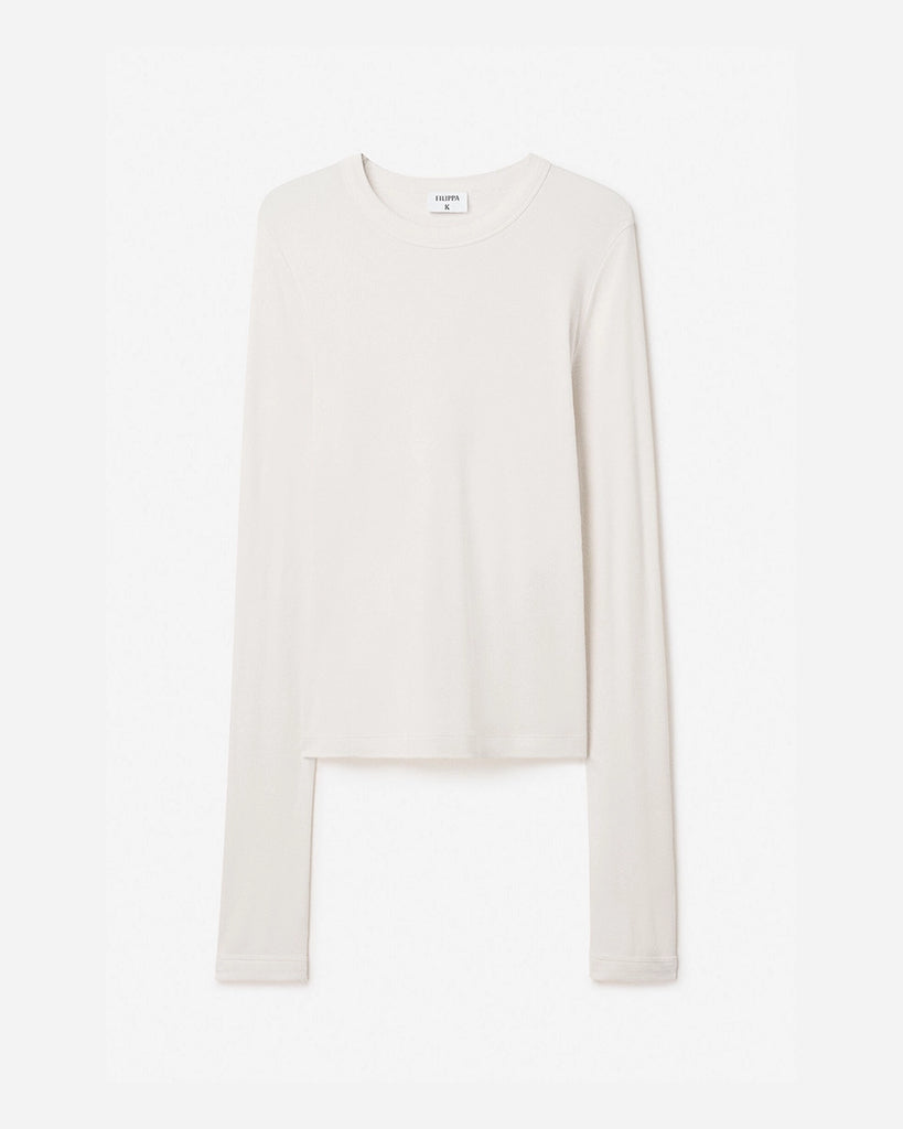Luźny, minimalistyczny longsleeve Filippa K z okrągłym dekoltem i długimi rękawami. Top ma prosty krój. Jest wykonany z bardzo miękkiej i lejącej tkaniny z prążkowaną fakturą.