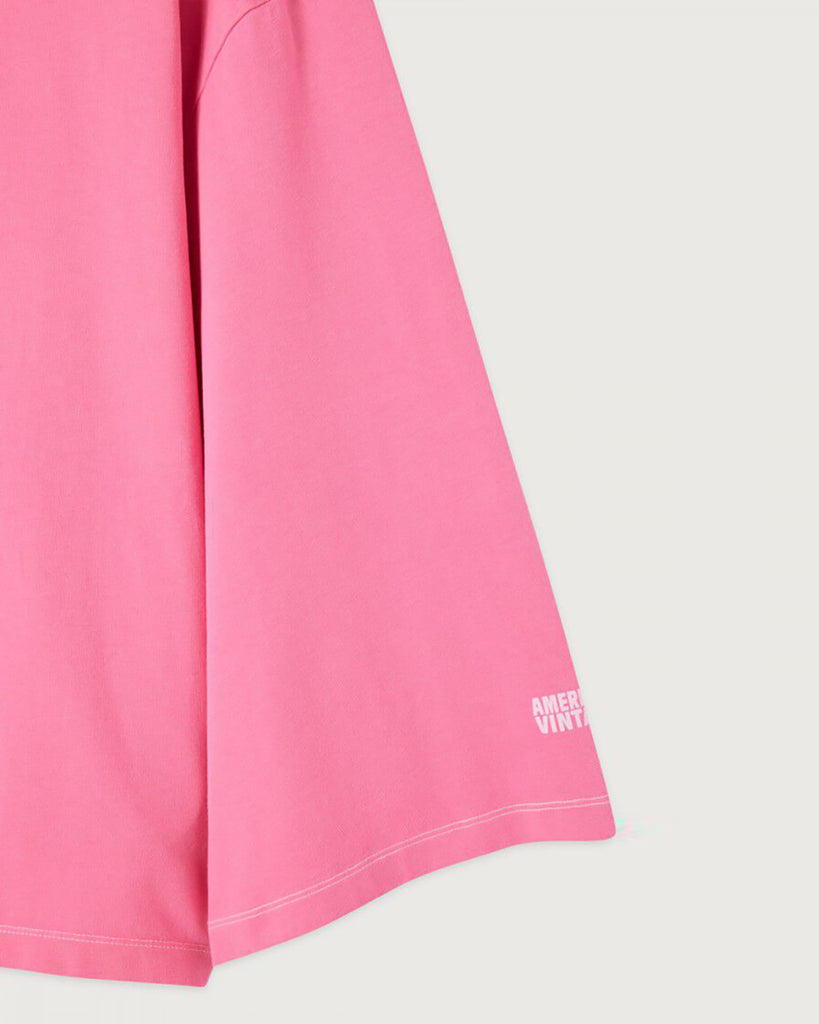 Oversizowy T-shirt FIZ02 Vintage Candy francuskiej marki American Vintage z długimi rękawami i klasycznym, okrągłym dekoltem. Wykonana w 100% z grubej, gładkiej bawełny. To ponadczasowy model, który można łączyć zarówno z jeansami, jak i spodniami dresowymi.&nbsp;