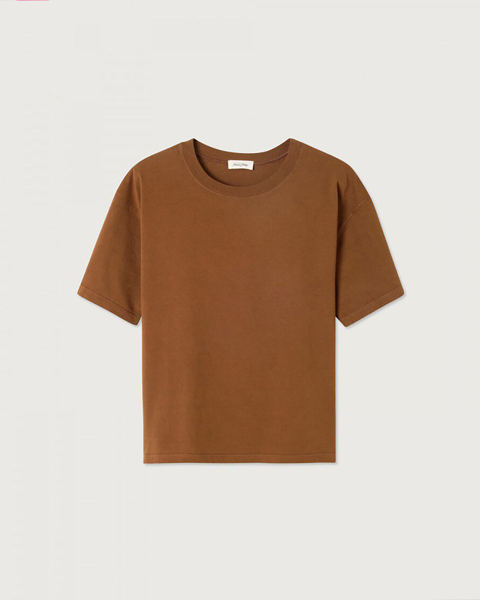 Luźny, oversizowy, prosty t-shirt FIZVALLEY American Vintage z krótkim, szerokim rękawem i okrągłym dekoltem. Wykonany z grubej, mięsistej bawełny.