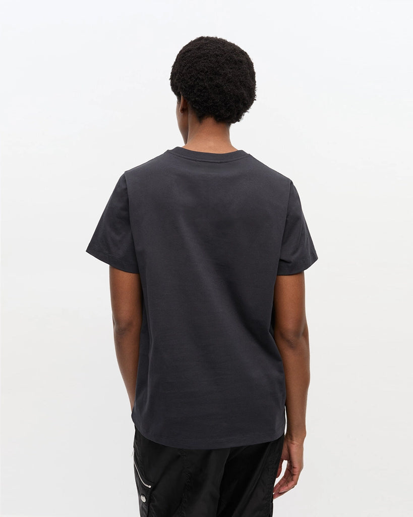 Luźny, bawełniany, ciemnoszary t-shirt 4238 BASIC JERSEY BANANA GANNI z okrągłym dekoltem i krótkim, szerokim rękawem. Z przodu posiada błyszczące, wysadzane kryształami logo GANNI oraz grafikę z motywem&nbsp; banana.