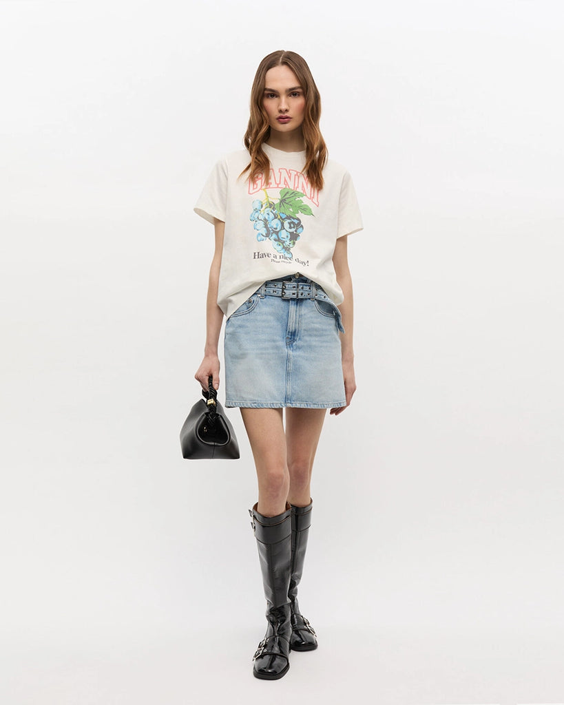 Luźny, bawełniany t-shirt 4278 BASIC COTTON JERSEY GRAPES GANNI z okrągłym dekoltem i krótkim, szerokim rękawem. Z przodu posiada grafikę z winogronami, napis 'Have a nice day' oraz logo GANNI. 