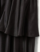 Luźne, proste spodnie Gilian Peplum Black marki The Garment z szerokimi nogawkami i elastyczną gumką. Najbardziej charakterystycznym elementem jest doszyta w pasie baskinka. Materiał jest półtransparentny, co nadaje spodniom eterycznego, nowoczesnego charakteru. Wykonane z tkaniny z wiskozą.

-Baskinka doszyta w pasie

-Luźny, prosty krój

-Zamów spodnie w swoim standardowym rozmiarze