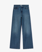 Luźne, klasyczne jeansy z przetarciami Heavy Denim Izey Dark Blue marki GANNI z wysokim stanem i długimi, szerokimi nogawkami. Spodnie mają bardzo obszerny krój na całej długości, co nadaje sylwetce oversizowy charakter. Posiadają 5 kieszeni. Wykonane z bawełny organicznej.&nbsp;

-Klasyczny denim

-Luźny krój

-Wysoki stan

-Zamów w rozmiarze, który nosisz zazwyczaj